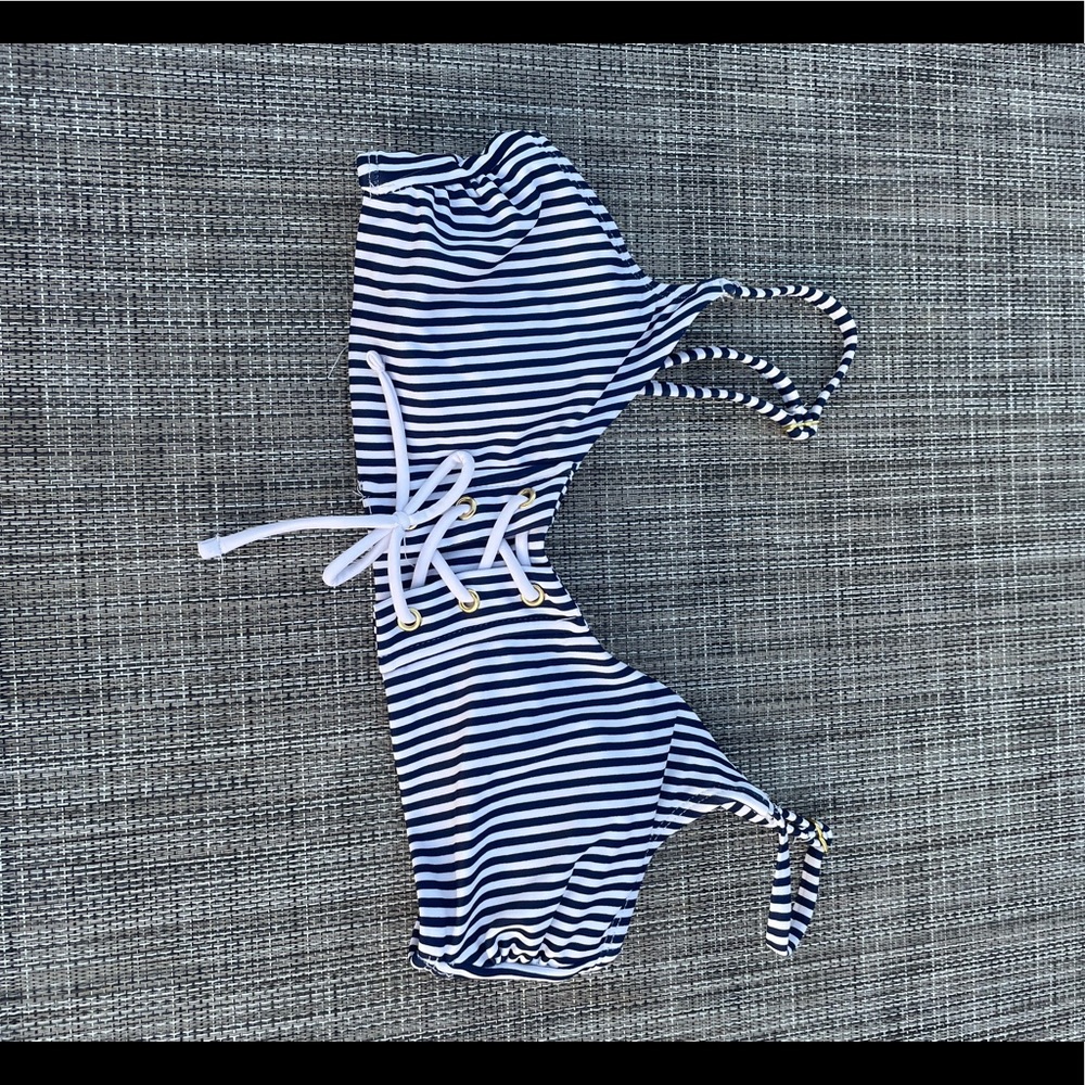 Cute bikini top!